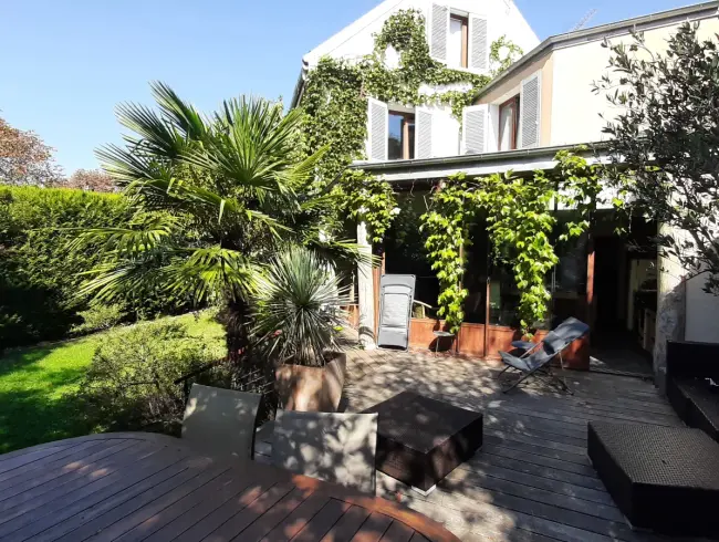 Colombes Event Venue: 250m² House with Indoor Pool Near Paris