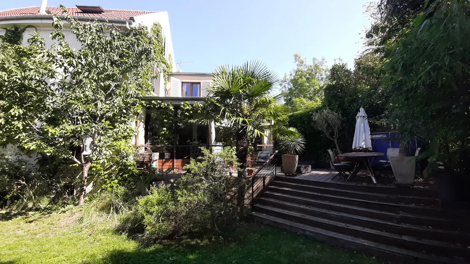 Colombes Event Venue: 250m² House with Indoor Pool Near Paris