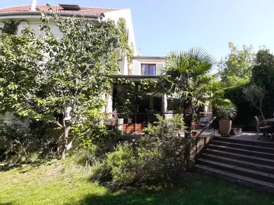 Colombes Event Venue: 250m² House with Indoor Pool Near Paris