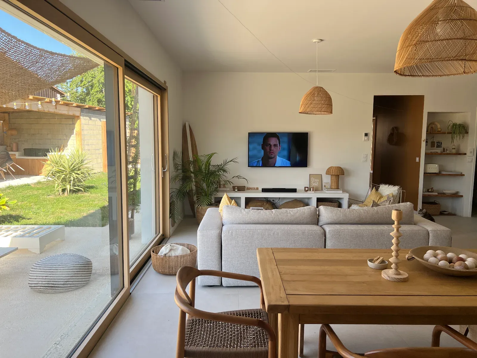 Maison de style californien-balinais pour événements à Virelade