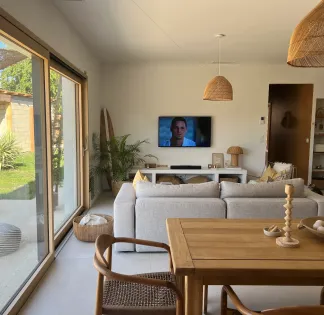 Californian-Balinese Style House for Events in Virelade