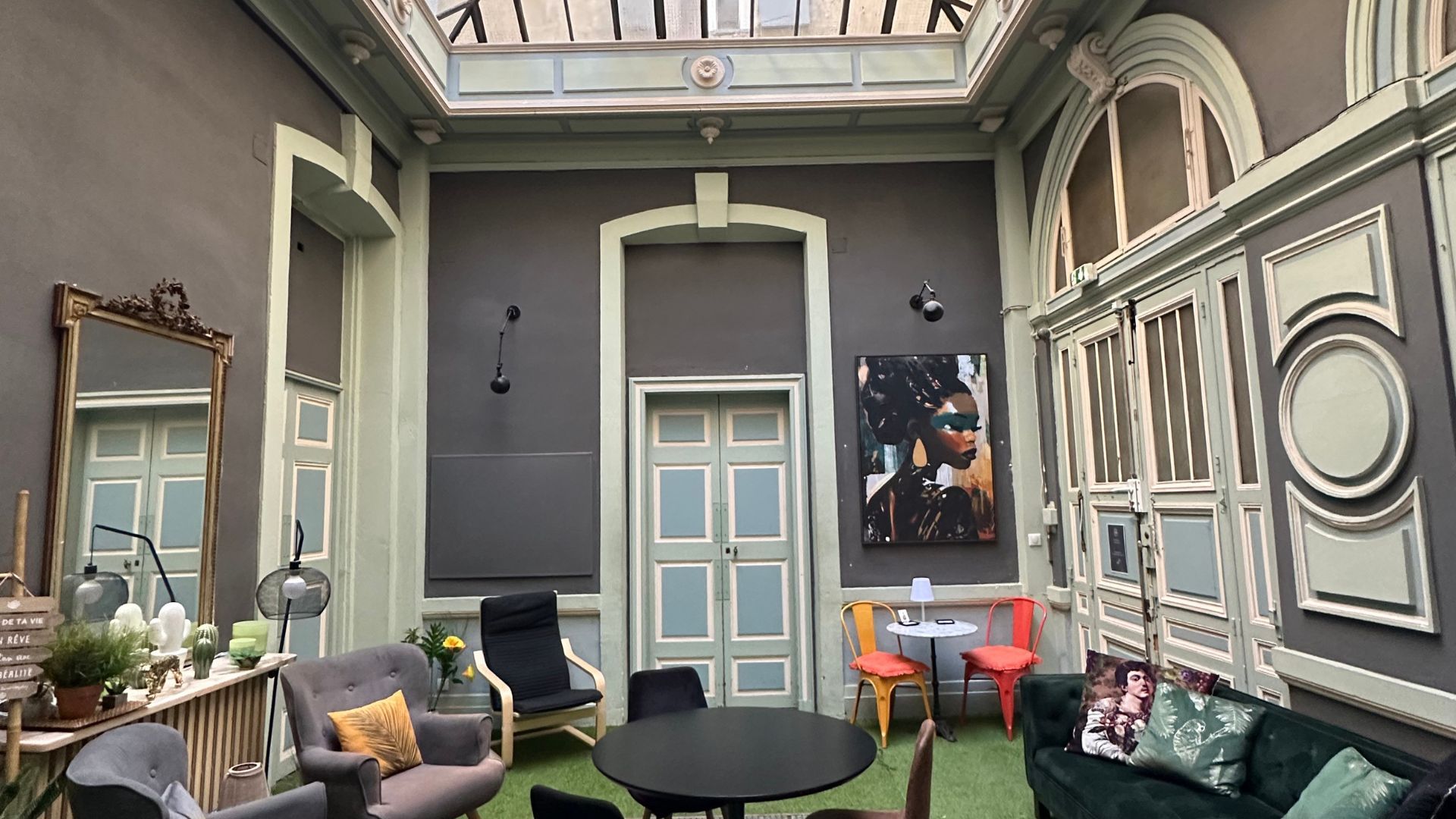 Votre open space de 30m² version guinguette with a 80m² rooftop