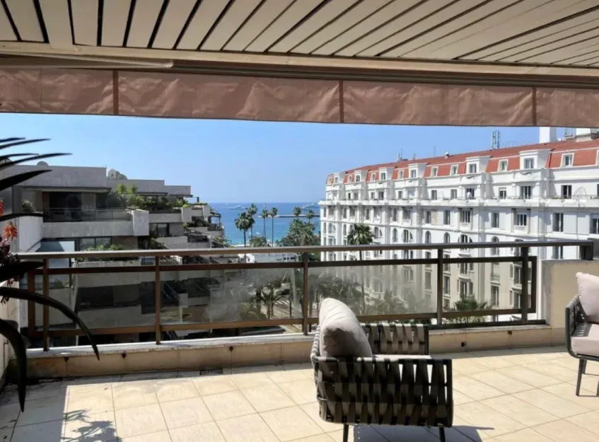 Appartement de Luxe avec Vue Panoramique sur la Mer à Cannes