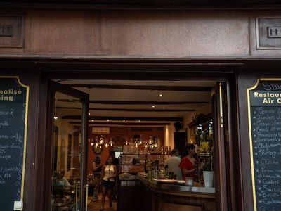 Cosy Venue in Le Suquet, Cannes - Authentic Restaurant & Events Space