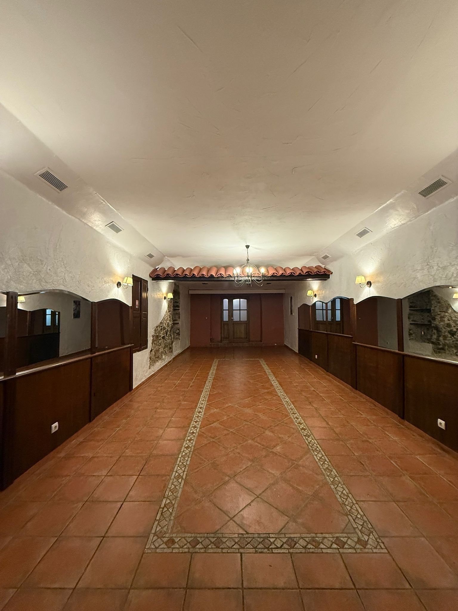 Cosy Venue in Le Suquet, Cannes - Authentic Restaurant & Events Space