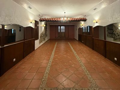 Cosy Venue in Le Suquet, Cannes - Authentic Restaurant & Events Space