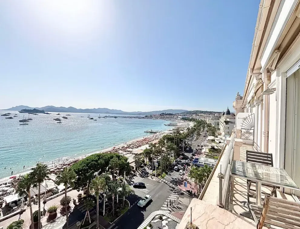 Appartement de Luxe à Cannes avec Vue Panoramique sur Mer | Native Spaces