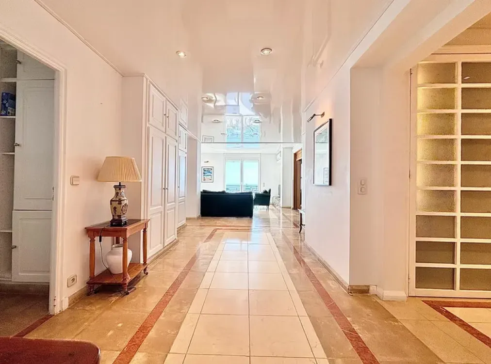 Appartement de Luxe à Cannes avec Vue Panoramique sur Mer | Native Spaces