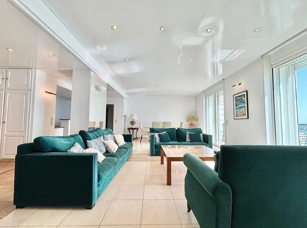 Appartement de Luxe à Cannes avec Vue Panoramique sur Mer | Native Spaces