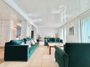 Appartement de Luxe à Cannes avec Vue Panoramique sur Mer | Native Spaces