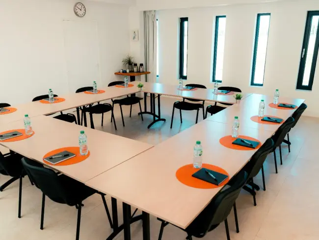 Bright 50m² Seminar Room with Patio Access in Arles Countryside