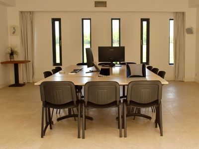 Bright 50m² Seminar Room with Patio Access in Arles Countryside