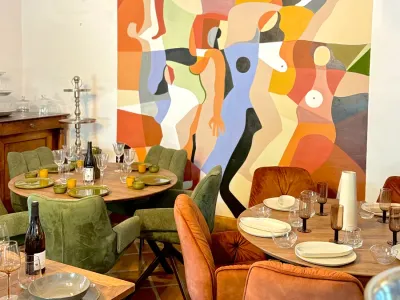 Historic Mansion in Cournonsec - Elegant Venue for Events & Stays