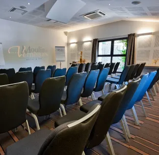 Versatile 45m² Event Space in Mallemort for Seminars & Corporate Events