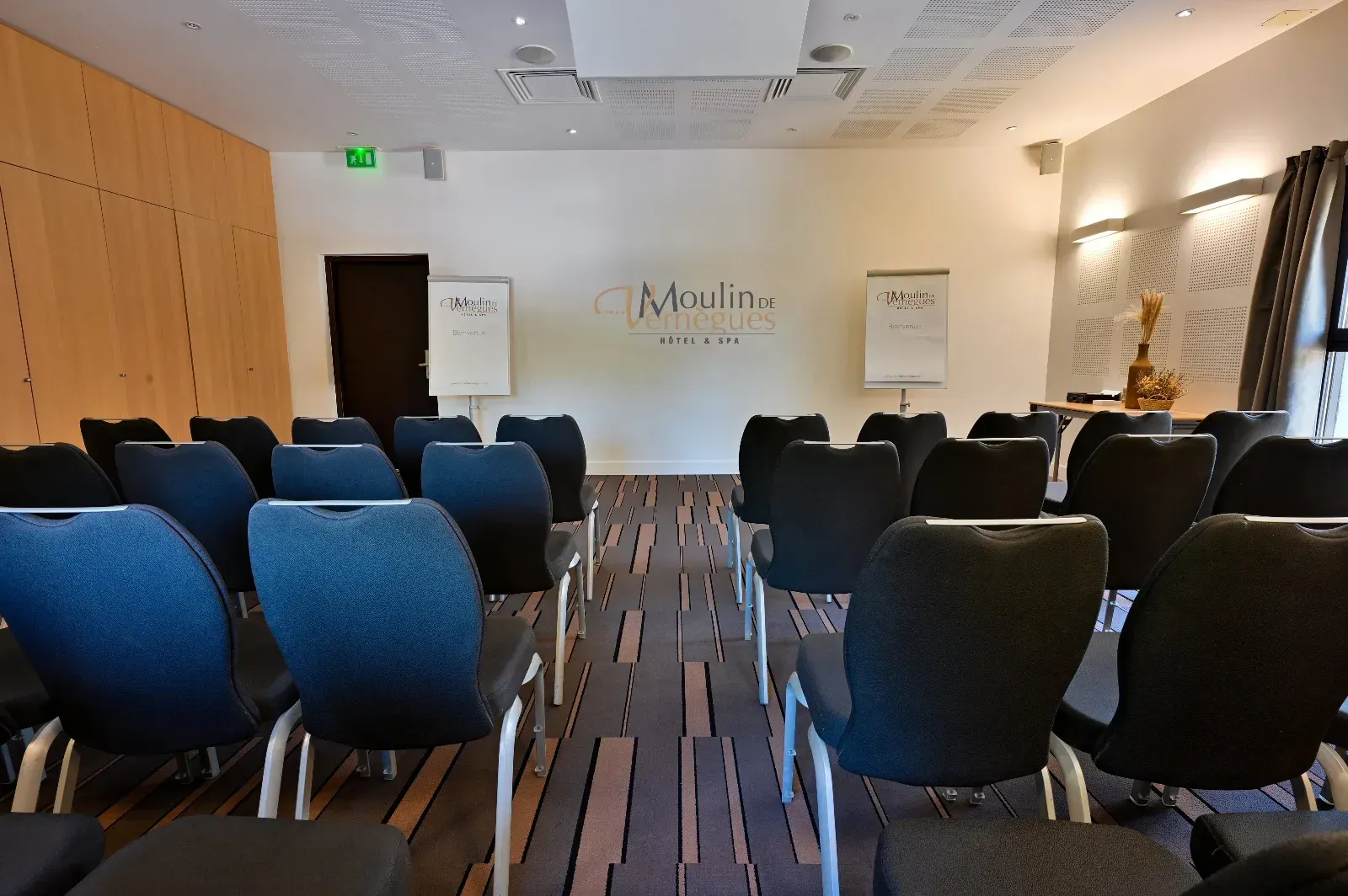 Espace polyvalent de 45m² à Mallemort pour séminaires et événements d'entreprise