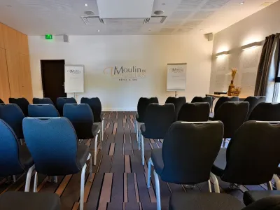 Versatile 45m² Event Space in Mallemort for Seminars & Corporate Events