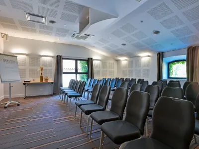 Versatile 45m² Event Space in Mallemort for Seminars & Corporate Events