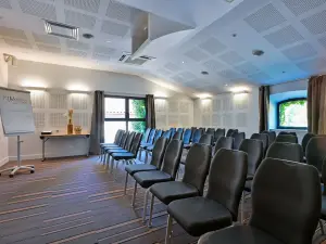 Espace polyvalent de 45m² à Mallemort pour séminaires et événements d'entreprise