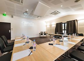 Versatile 45m² Event Space in Mallemort for Seminars & Corporate Events