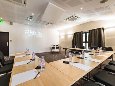 Versatile 45m² Event Space in Mallemort for Seminars & Corporate Events