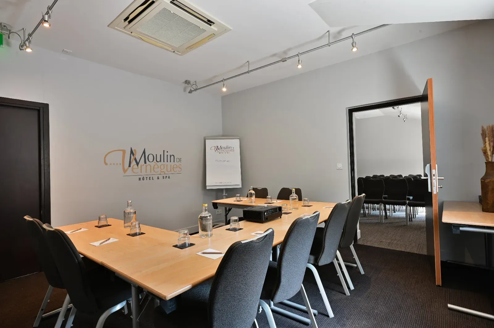 19m² Event Room in Mallemort for Seminars & Team Building