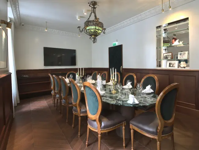 Espace Événementiel Privé Élégant à Paris | Jusqu'à 14 Invités
