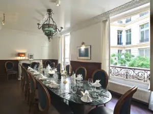 Espace Événementiel Privé Élégant à Paris | Jusqu'à 14 Invités