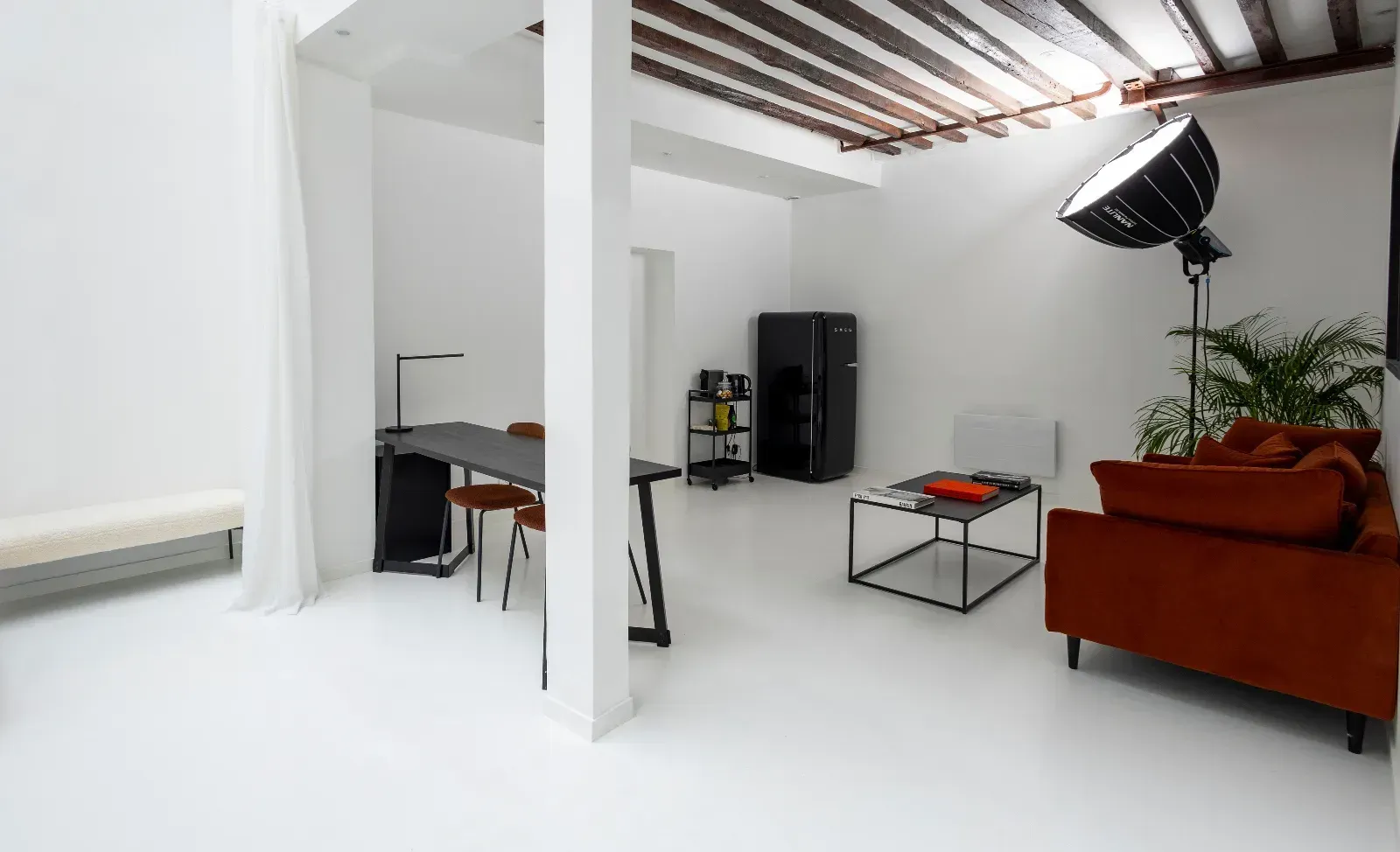 Creative Studio in Paris: Flexible Courtyard Space for Events & Production
