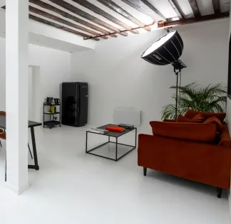 Creative Studio in Paris: Flexible Courtyard Space for Events & Production