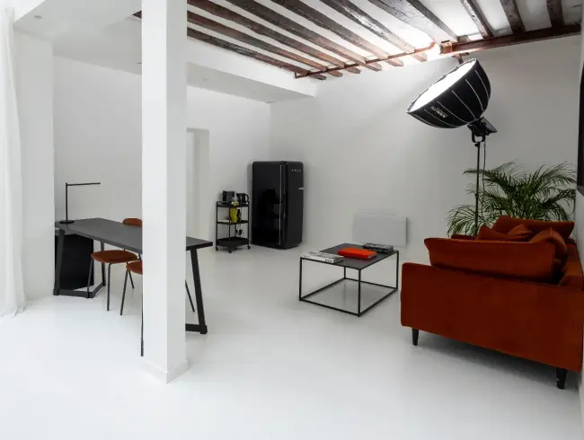 Creative Studio in Paris: Flexible Courtyard Space for Events & Production
