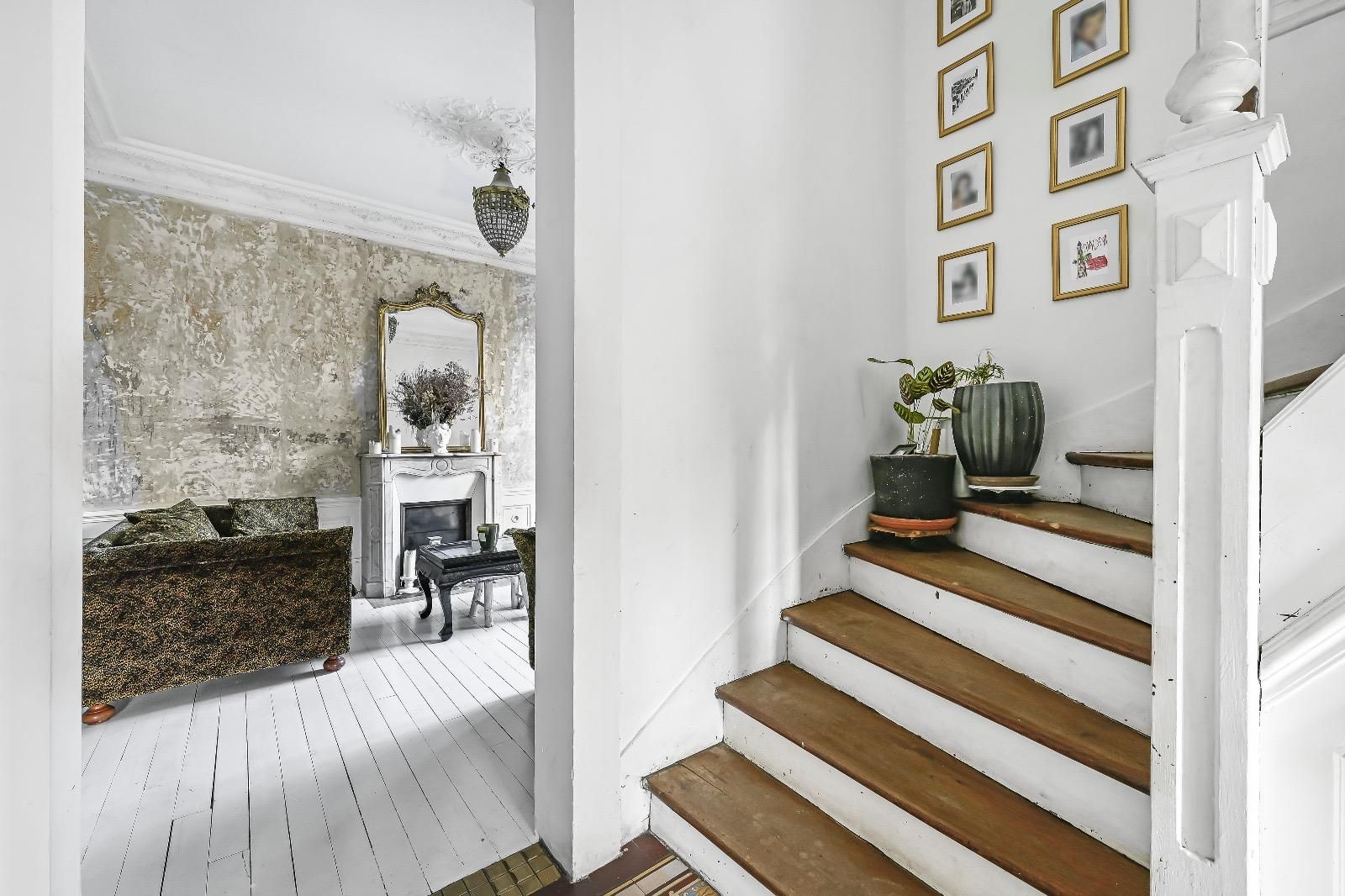 Maison en Meulière Historique avec Bassin Japonais à Villemomble