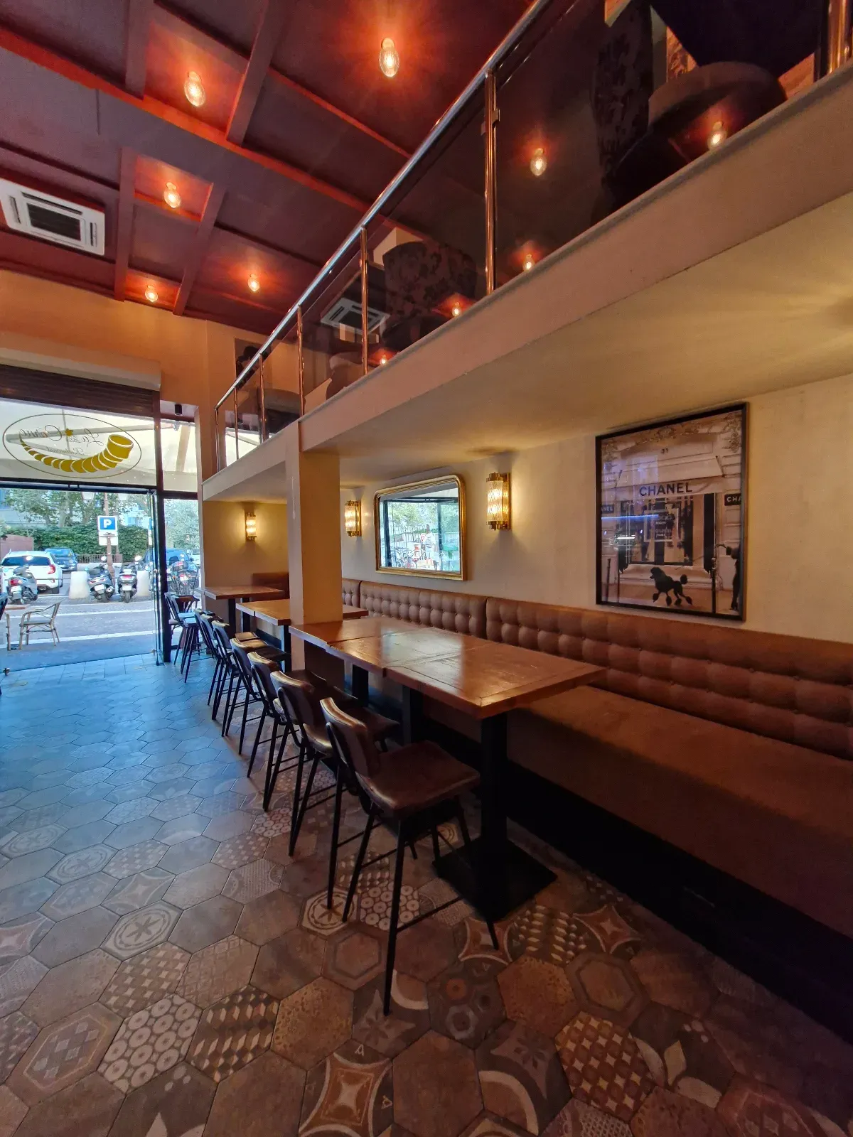 Beautifully Decorated Restaurant Venue for Events in Cannes