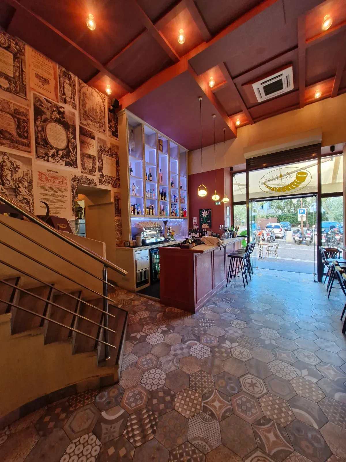 Beautifully Decorated Restaurant Venue for Events in Cannes