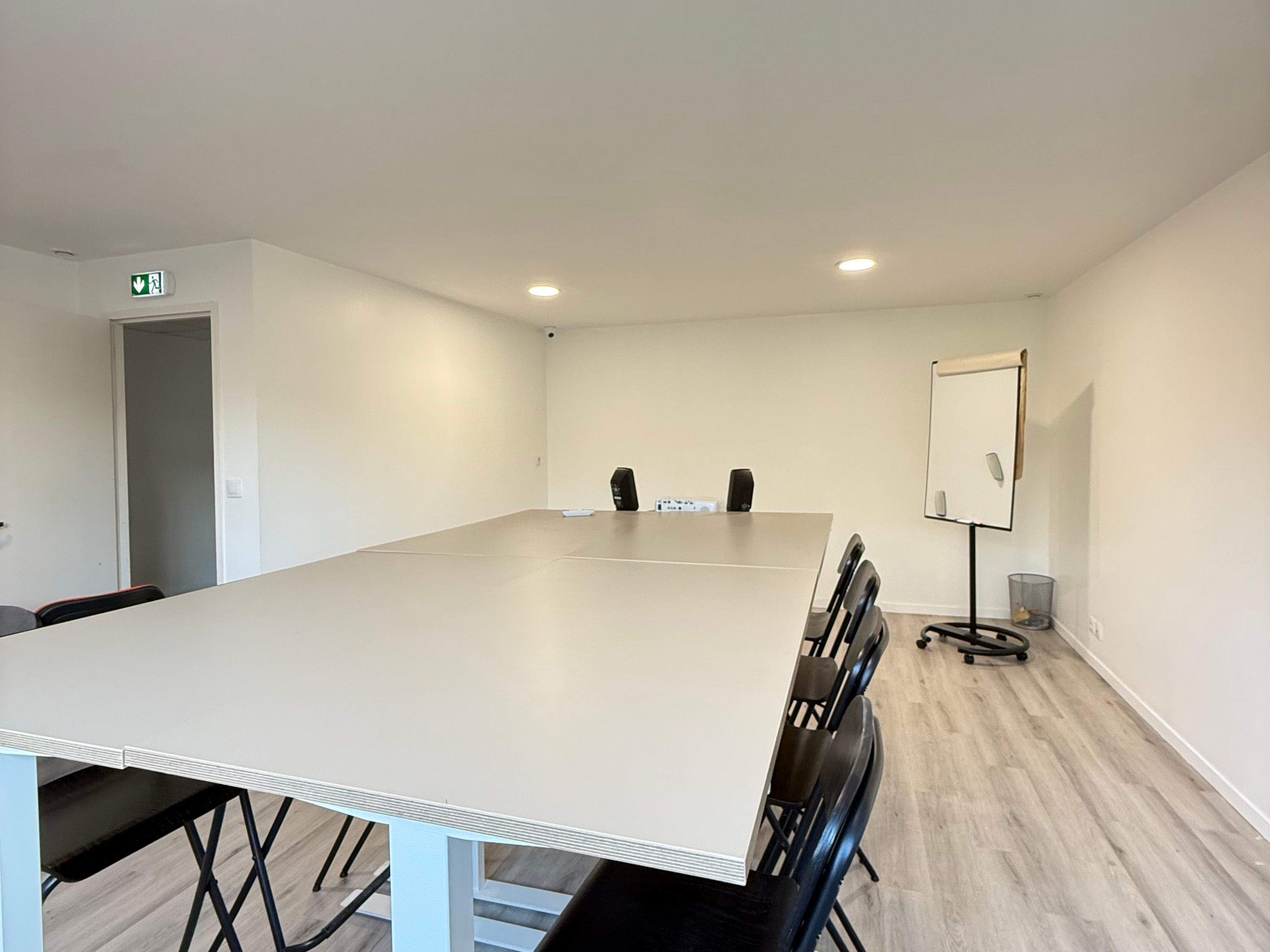 Salle de réunion spacieuse à louer à Lormont | Jusqu'à 15 personnes