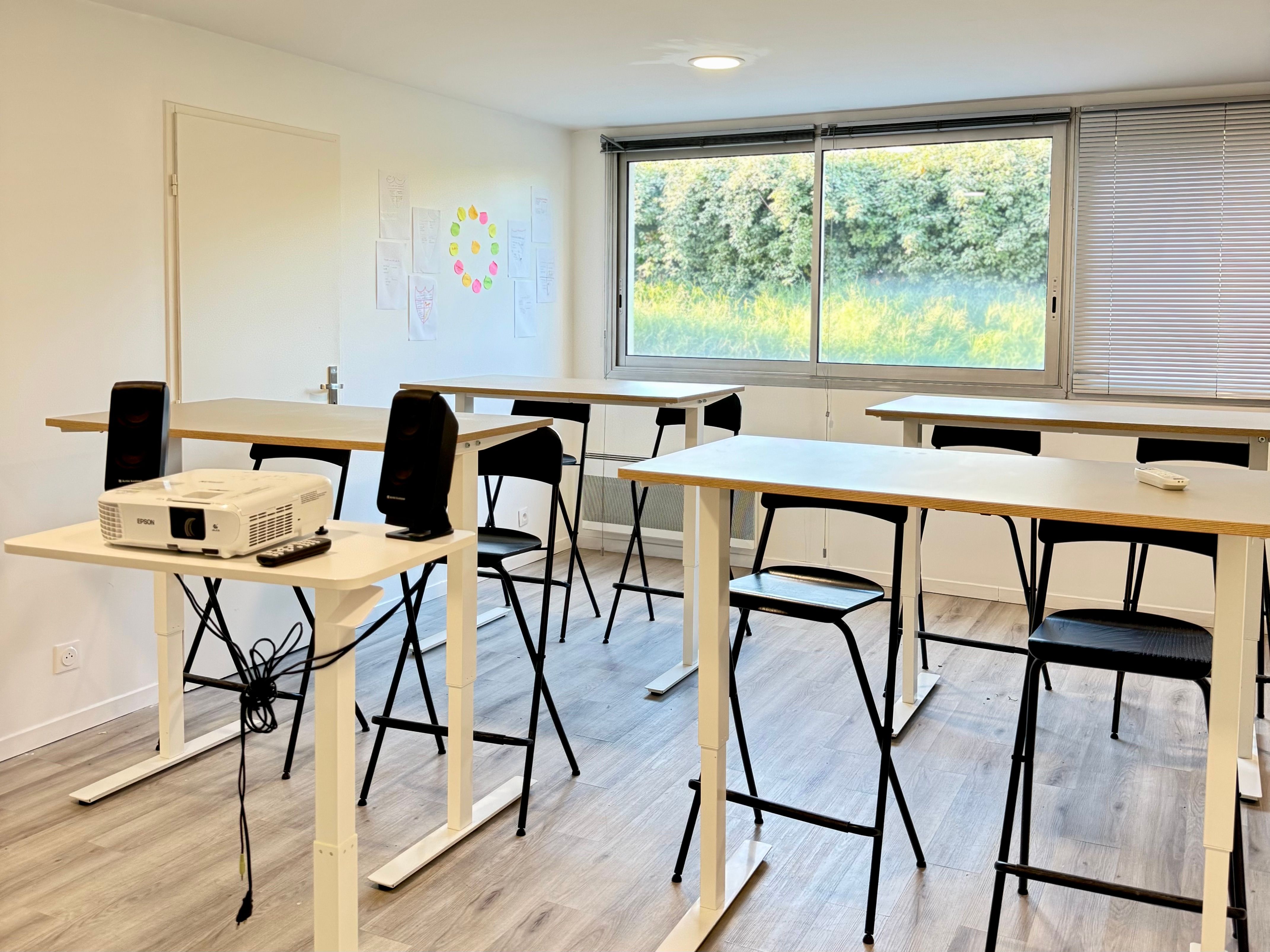 Spacious Meeting Room for Rent in Lormont | Up to 15 People