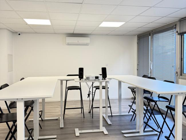Spacious Meeting Room for Hire in Lormont | Up to 20 People