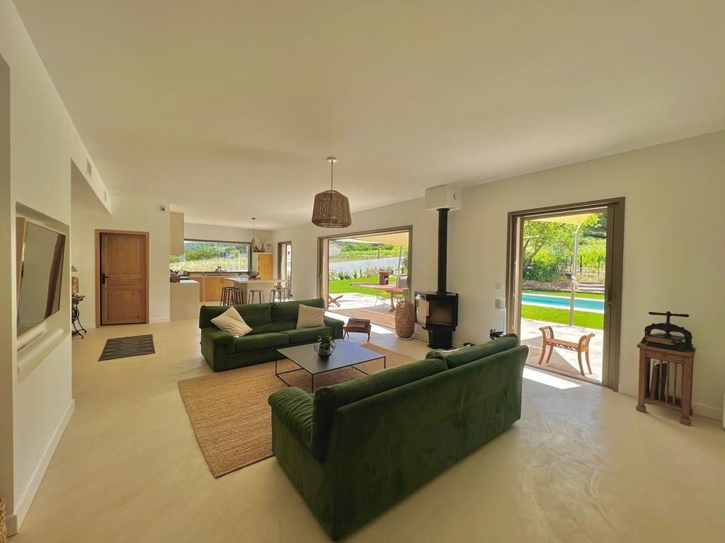 Villa Provençale Moderne pour Événements au Milieu des Vignes