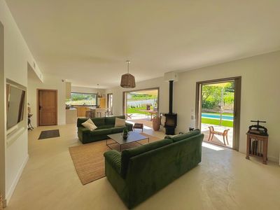 Villa Provençale Moderne pour Événements au Milieu des Vignes