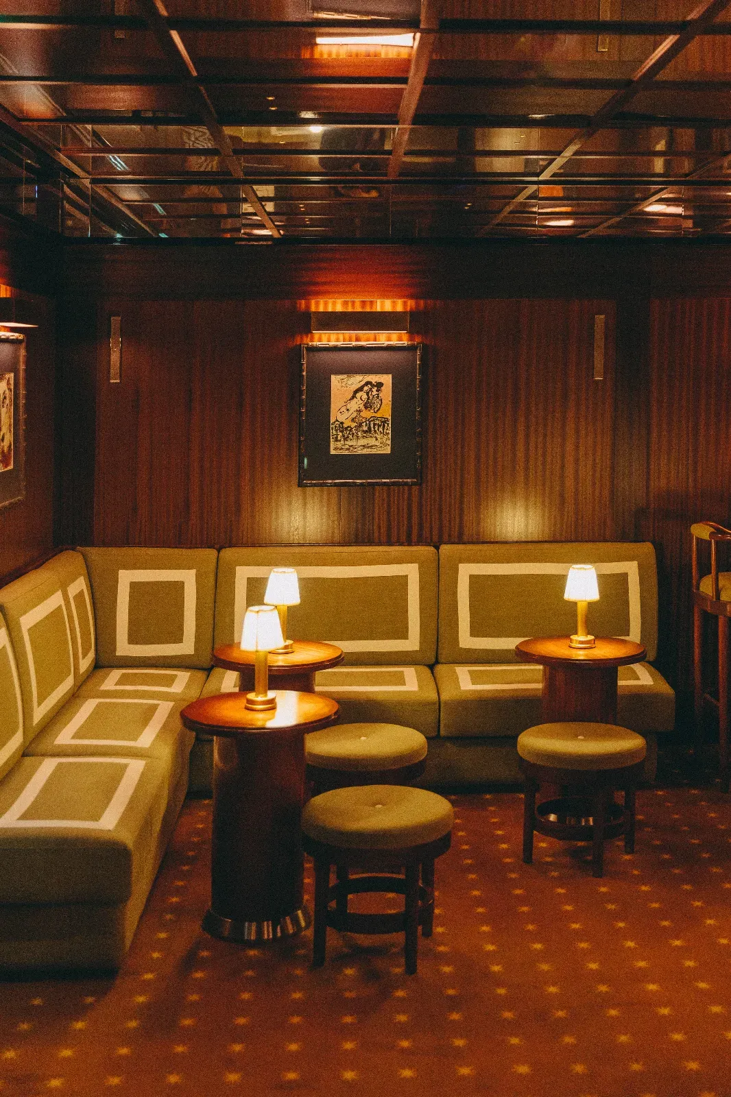 Confidential Bar for Events in Paris