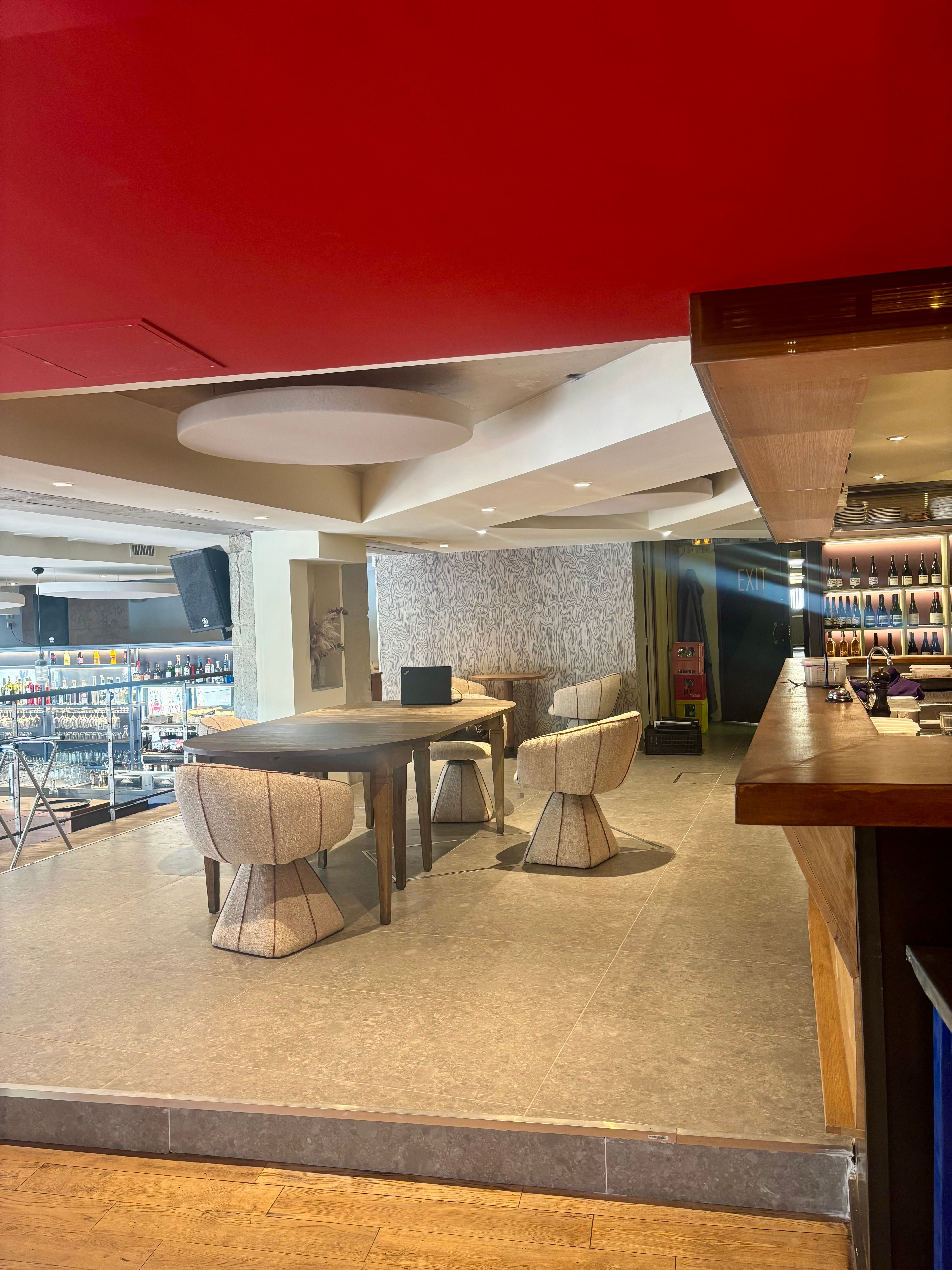 Elegant Marseille Restaurant with Terrace for Events & Catering