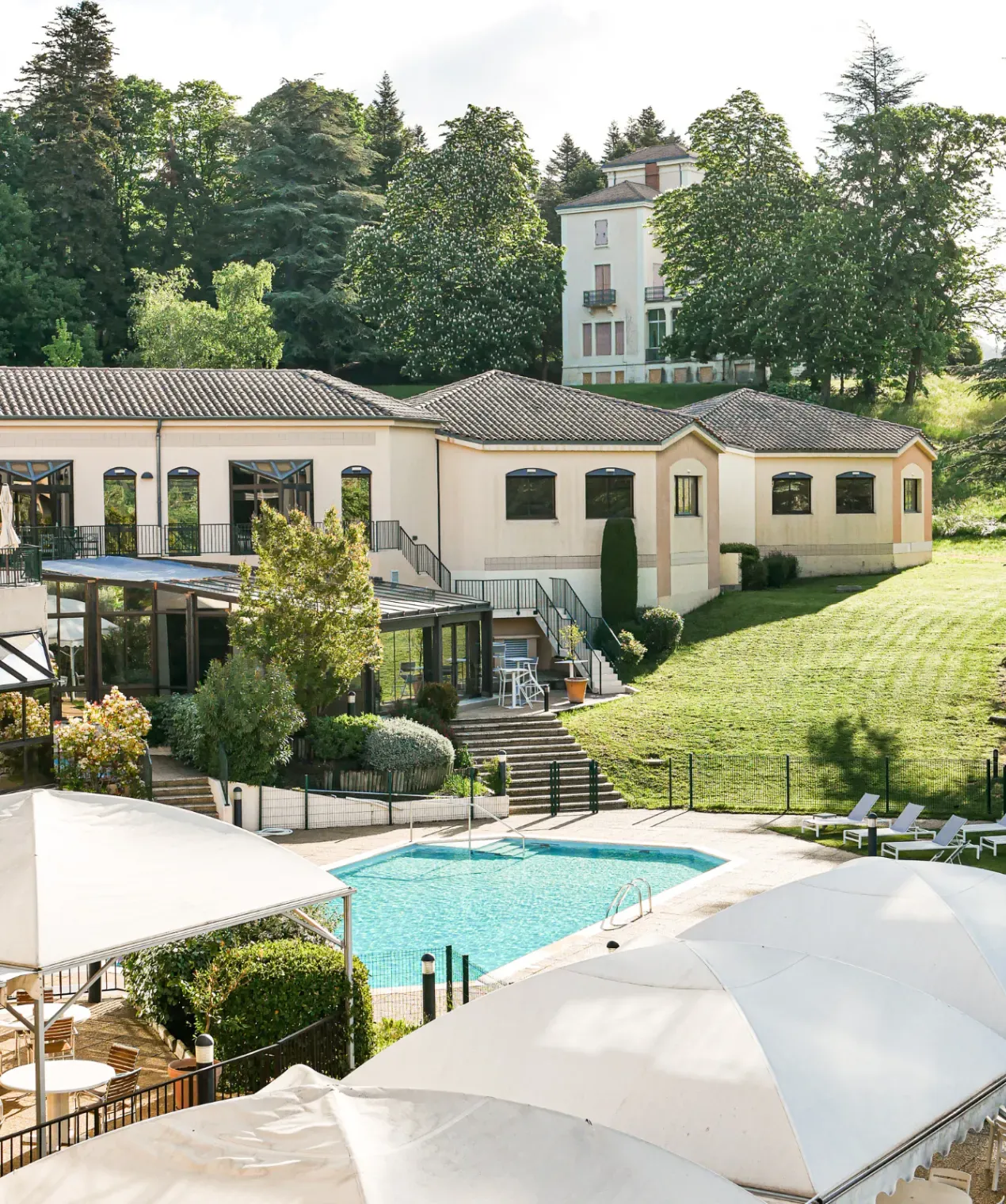 Luxury Hotel & Event Venue in Drome Provençale - 40-Hectare Park