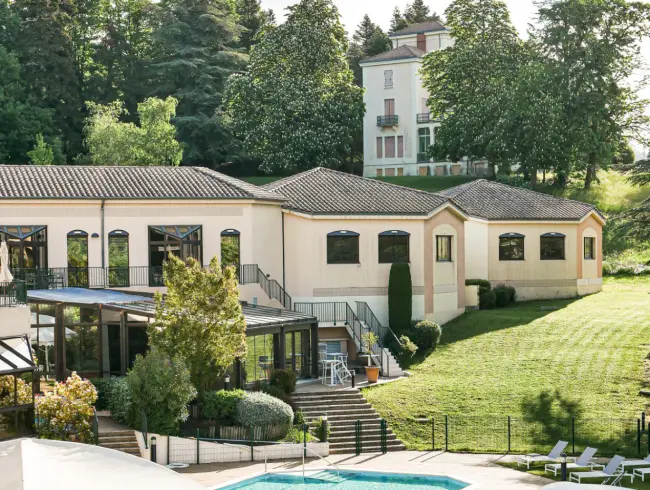 Luxury Hotel & Event Venue in Drome Provençale - 40-Hectare Park