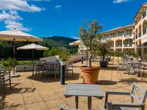 Luxury Hotel & Event Venue in Drome Provençale - 40-Hectare Park