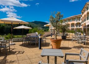 Luxury Hotel & Event Venue in Drome Provençale - 40-Hectare Park