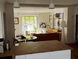 Elegant Light-Filled Apartment for Events & Productions in Nantes