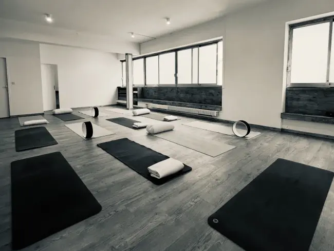 Magnifique espace lumineux pour les cours collectifs et les réunions à Cannes
