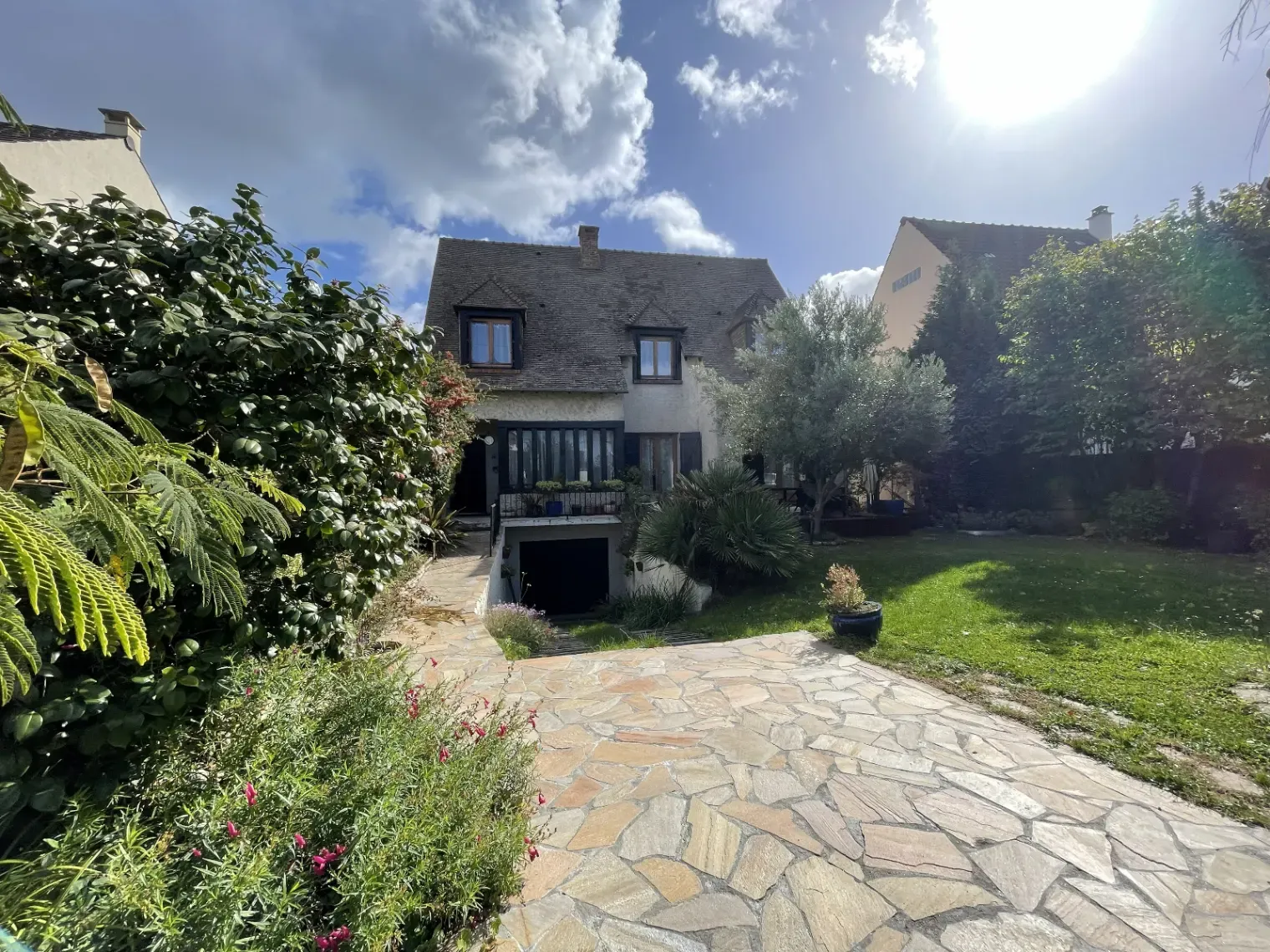 Versatile 435 m² House for Events & Productions in Le Plessis-Bouchard