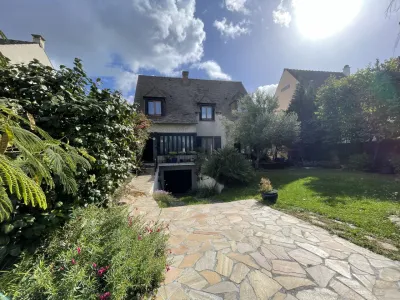 Versatile 435 m² House for Events & Productions in Le Plessis-Bouchard