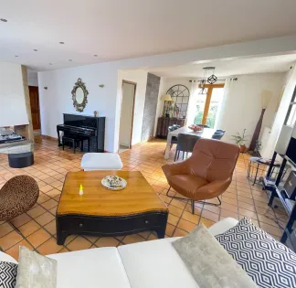 Versatile 435 m² House for Events & Productions in Le Plessis-Bouchard