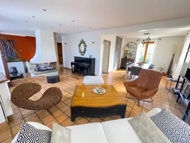 Versatile 435 m² House for Events & Productions in Le Plessis-Bouchard